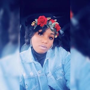 Meet your Posher, Laura